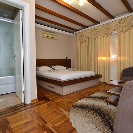 Garni Hotel Kaca Κραγκούγιεβατς Εξωτερικό φωτογραφία