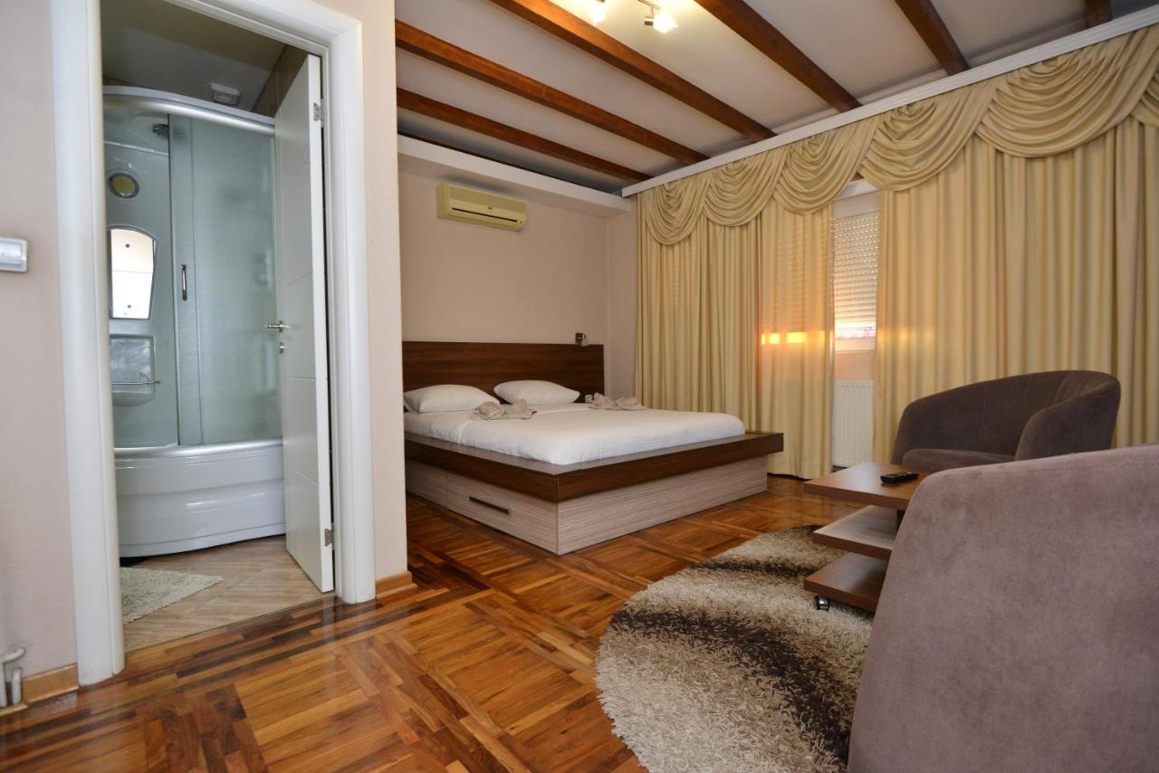 Garni Hotel Kaca Κραγκούγιεβατς Εξωτερικό φωτογραφία