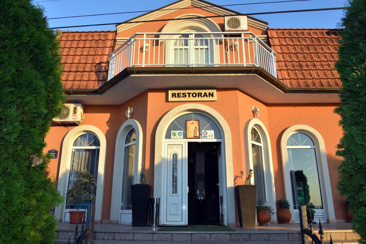 Garni Hotel Kaca Κραγκούγιεβατς Εξωτερικό φωτογραφία
