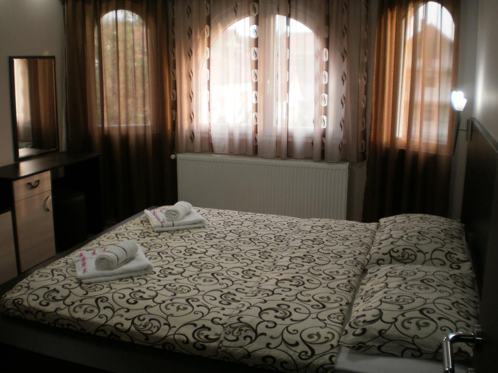 Garni Hotel Kaca Κραγκούγιεβατς Δωμάτιο φωτογραφία