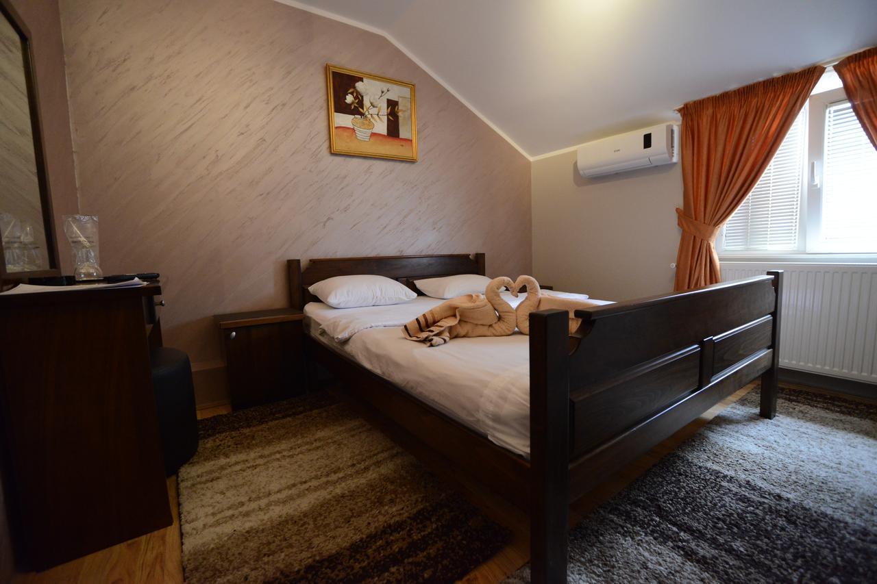 Garni Hotel Kaca Κραγκούγιεβατς Εξωτερικό φωτογραφία